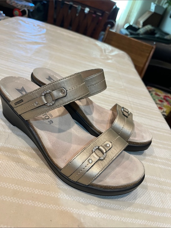 Mephisto Shoes - Mephisto Gold Leather Wedge Sandals size 39 (9 US)